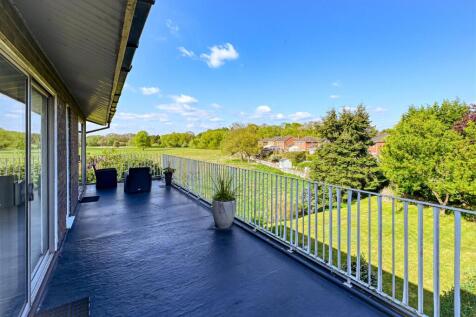 6 St Johns Close-APR26-11.jpg
