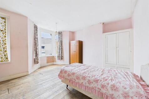 24 Somerset Terrace, Windmill Hill, Bristol BS3 4L