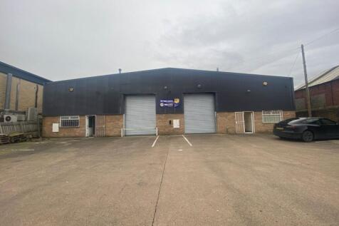 Distribution Warehouse to rent in apperley bridge