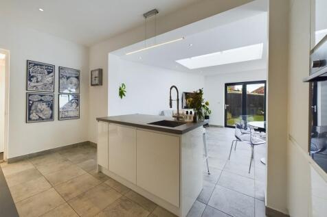 CAM02854G0-PR0318...