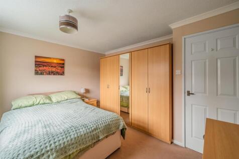 24 Larch Close-6.jpg