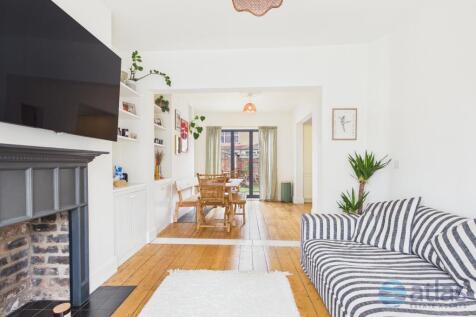 Open Plan Living/Dining Room Space