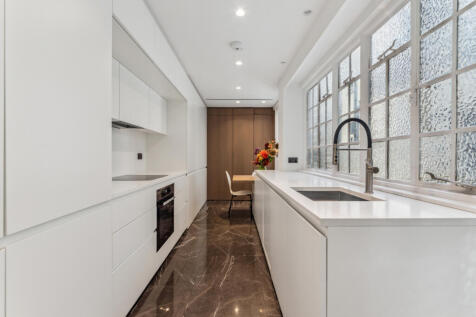 2 bed, 2 bath Flat in london - Photo 3