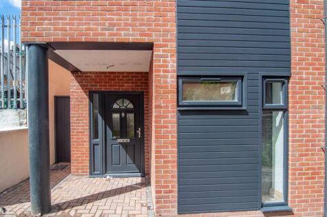 Modern TOWNHOUSE available to rent located in the sought after Montpellier area of the city of Bristol with its array of local independent shops and cafes right on the doorstep. The property benefits