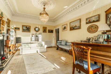 5 bed, 3 bath Detached in Glasgow - Photo 3