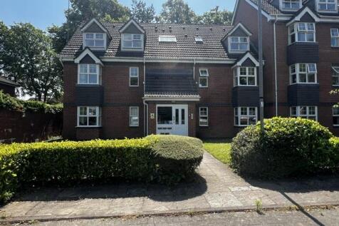 A spacious second floor two bedroom apartment located within a quiet purpose built development on Brooklands Road in Sale. The apartment comprises : Spacious entrance hallway with storage, kitchen wit