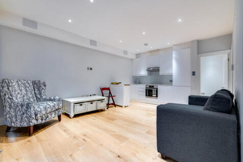 74PGA - Flat A, 74 Philbaech Gardens, SW5-4.jpg