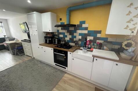 Kitchen 2.jpg