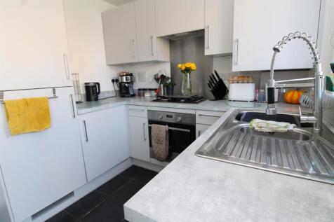 Kitchen 3.JPG
