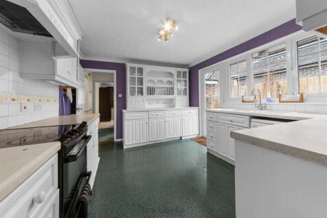 239 Hadlow Road _-8.jpg