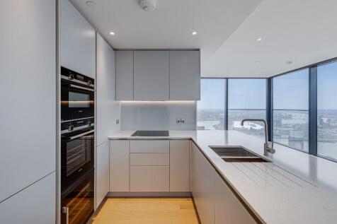 South Quay Plaza | 15th Floor | River View | Designer Show Apartment