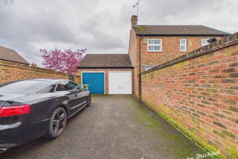 CAM03218G0-PR0927-STILL018